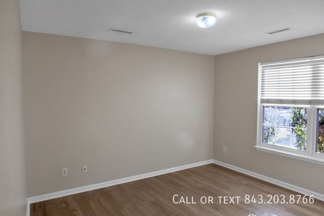 Building Photo - 9990 Hallsford Dr
