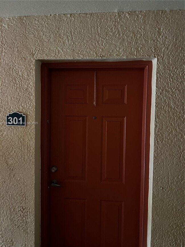 Building Photo - 2548 Centergate Dr