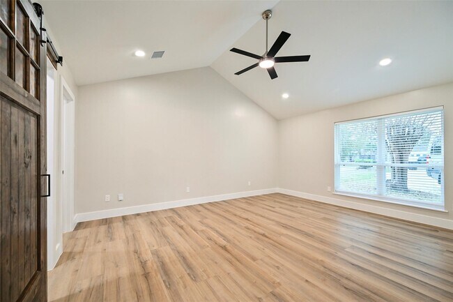 Building Photo - 10930 White Thorn St