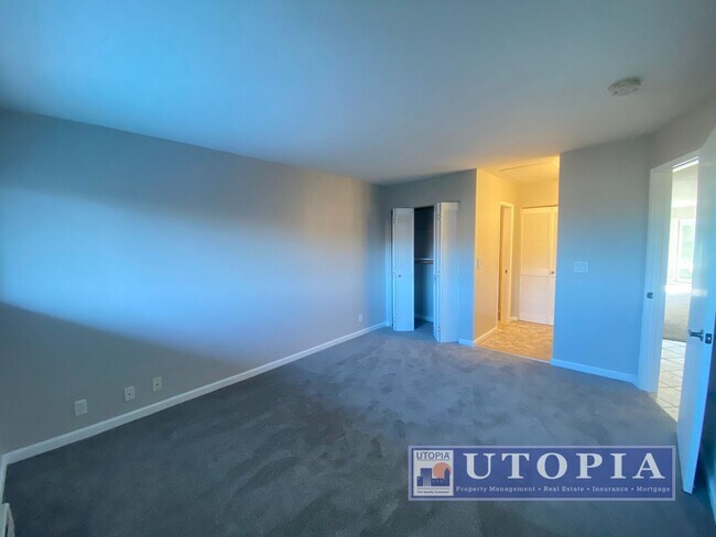 Building Photo - Ocean Views: 2Bd/2Ba + Office - Sunny, Top Floor Condo, Deck, Pool & Hot Tub