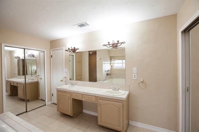 Building Photo - 1124 Kesser Dr