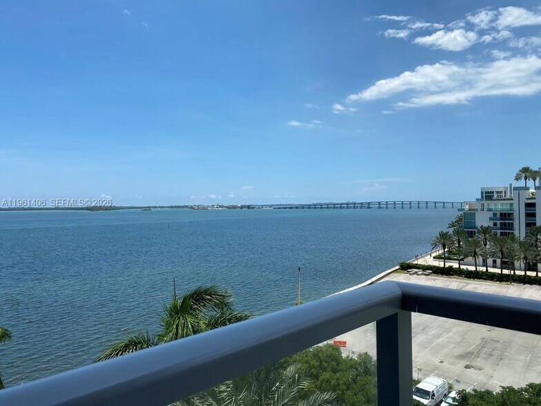 Building Photo - 1155 Brickell Bay Dr