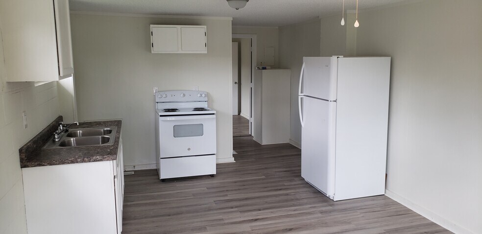 Building Photo - 905 Douglas Dr