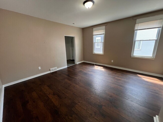 Building Photo - Pittsburgh - 3 Bedroom 1.5 Bathroom - For ...