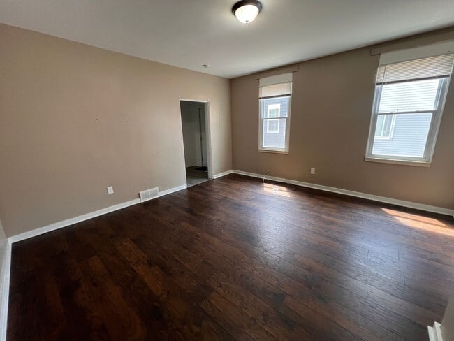 Building Photo - Rare 6 Bedroom Rental in Pittsburgh – Modern Updates & Room for Everyone!