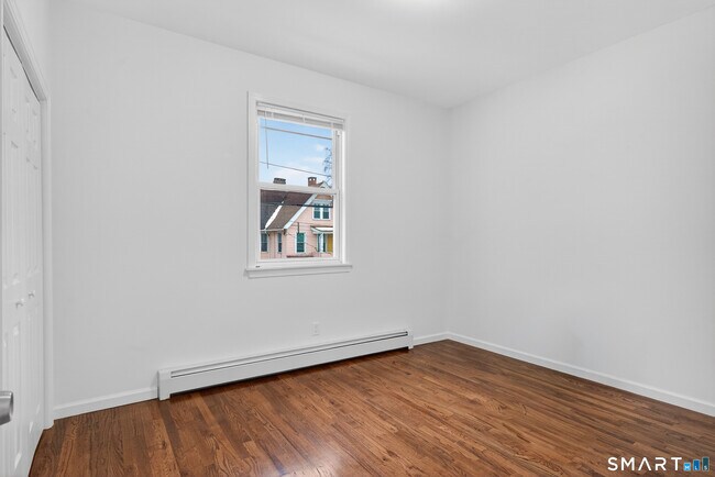 Building Photo - 144 Cottage St