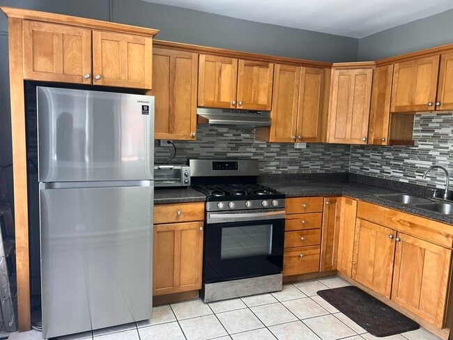 Building Photo - 2 Raymond Ave