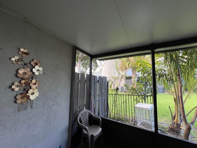 Building Photo - 5202 Bayside Dr