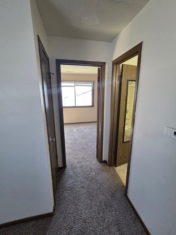 Building Photo - 980 Eisenhower Rd