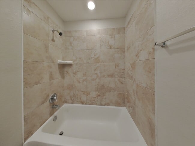 Building Photo - 20660 Dunrobin Dr