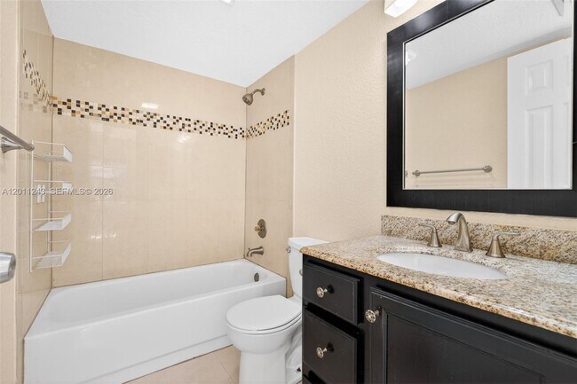 Building Photo - 1028 Twin Lakes Dr