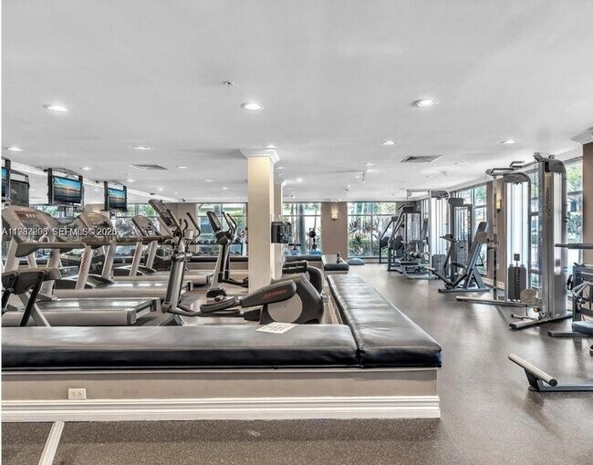 Building Photo - 1919 Van Buren St