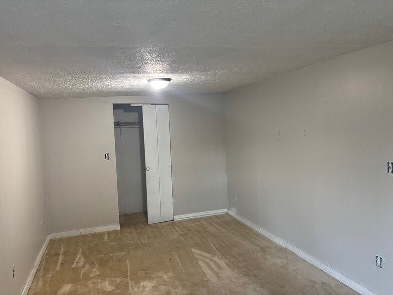 Building Photo - 90 Palm Rd