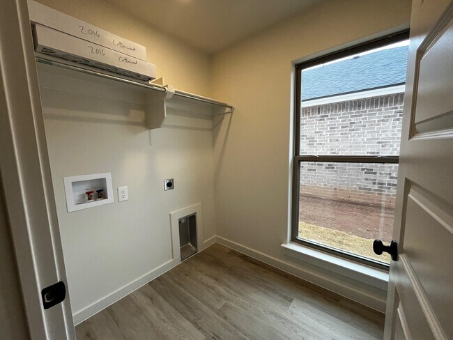 Building Photo - 2016 Cottonwood Ave