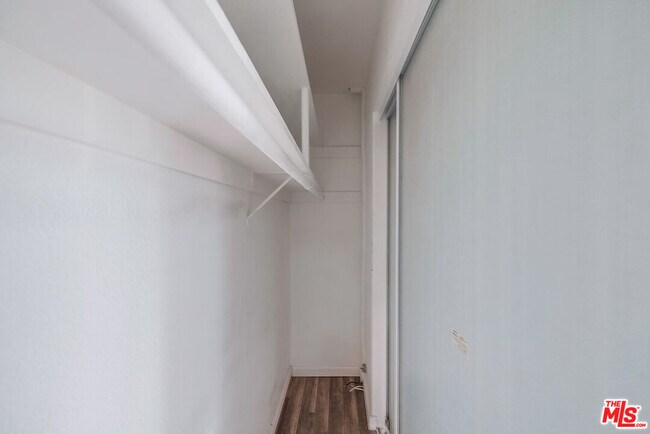 Building Photo - 2308 Schader Dr