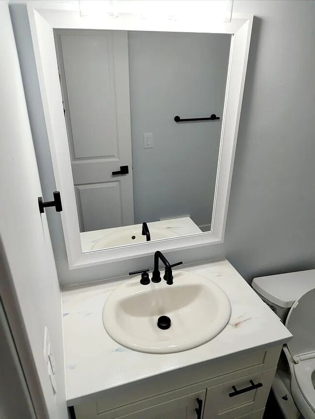 Building Photo - 410 Fairfield Ave NW