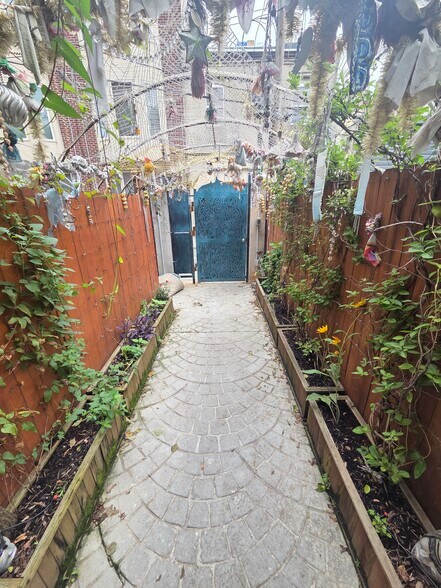 Building Photo - 1169 Hope St