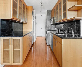 Building Photo - 75 Henry St