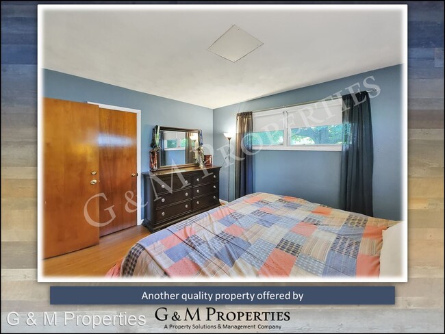 Building Photo - 3 br, 2 bath House - 1087 Westside Dr.