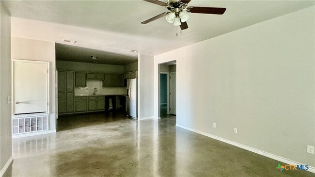 Building Photo - 400 Lowes Blvd