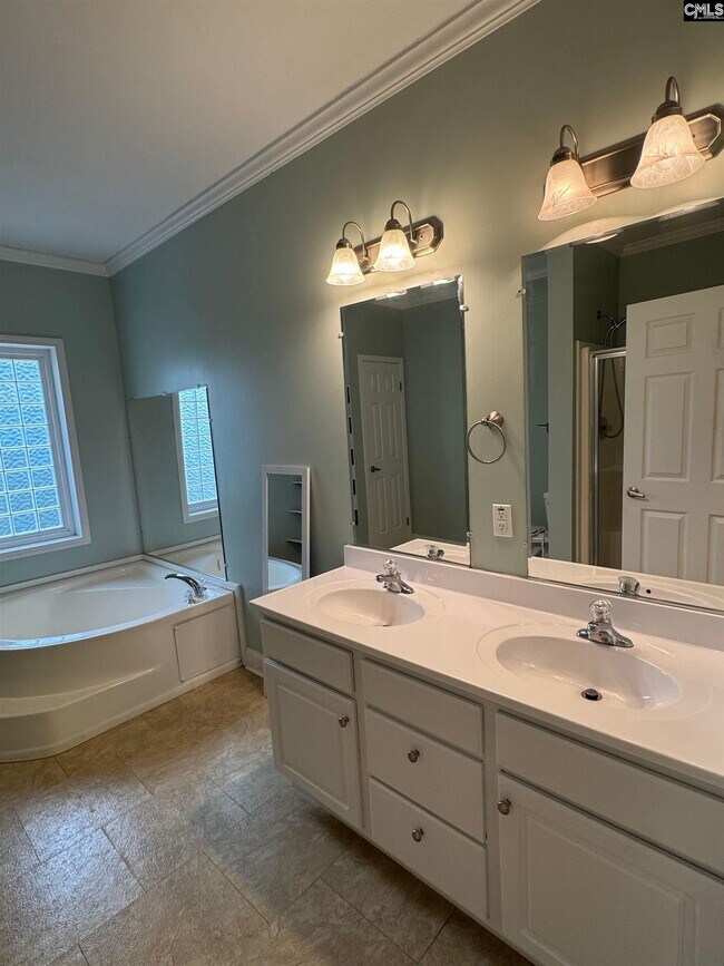 Building Photo - 121 Summerfield Dr