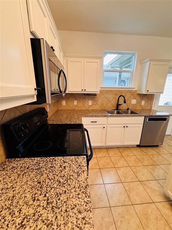 Building Photo - 402 Crater Lake Dr