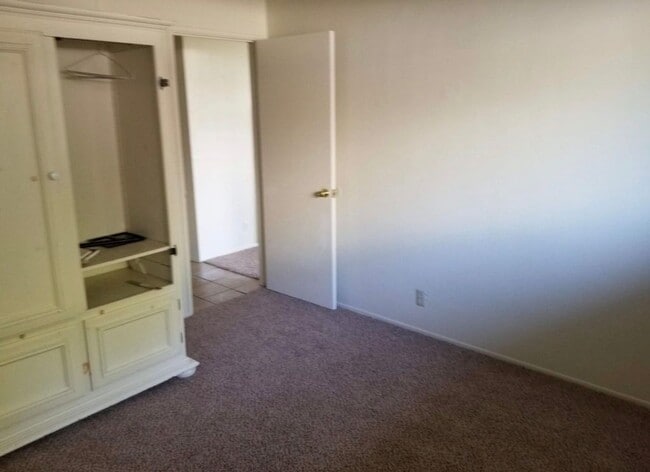 Building Photo - Midtown Ventura - Single story, three bedroom, two bath apartment