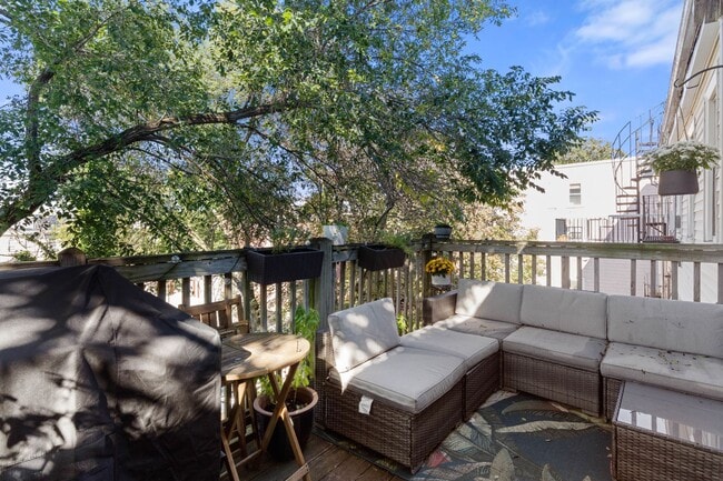 Building Photo - 67 Gates St