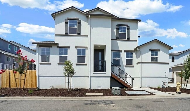 Building Photo - 1673 Bella Lago Dr