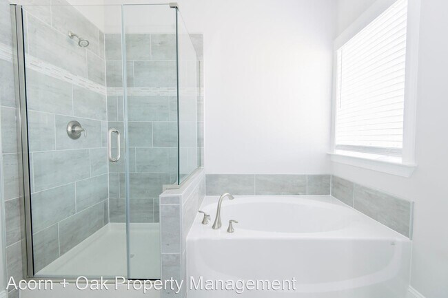Building Photo - 4 br, 3 bath House - 135 Majestic Peak Dr