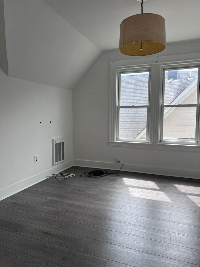 Building Photo - 787 Brewster St