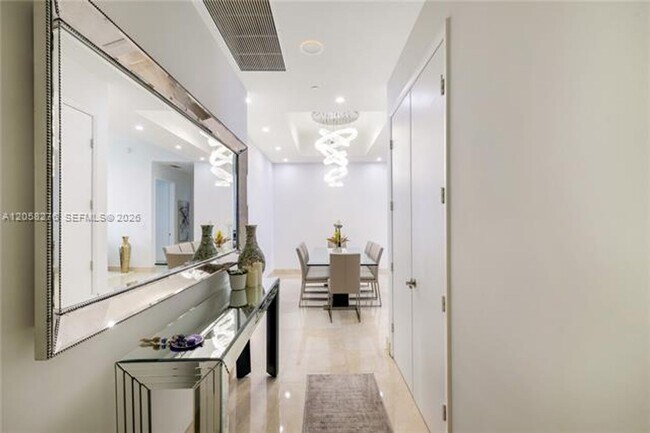 Building Photo - 16001 Collins Ave