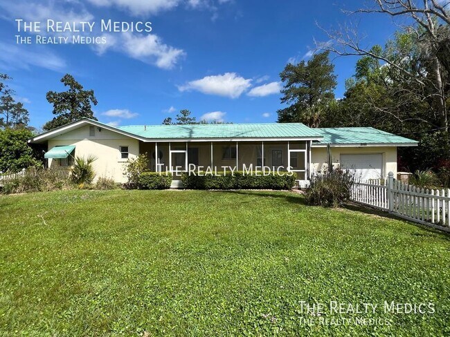 Primary Photo - 3725 E Fort King St