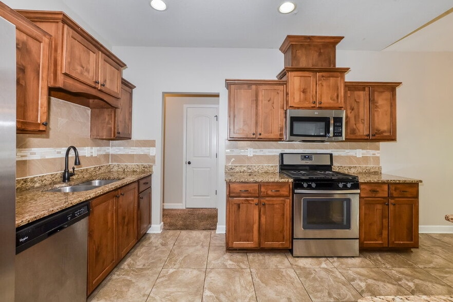 Building Photo - 2674 Champion Hills Dr