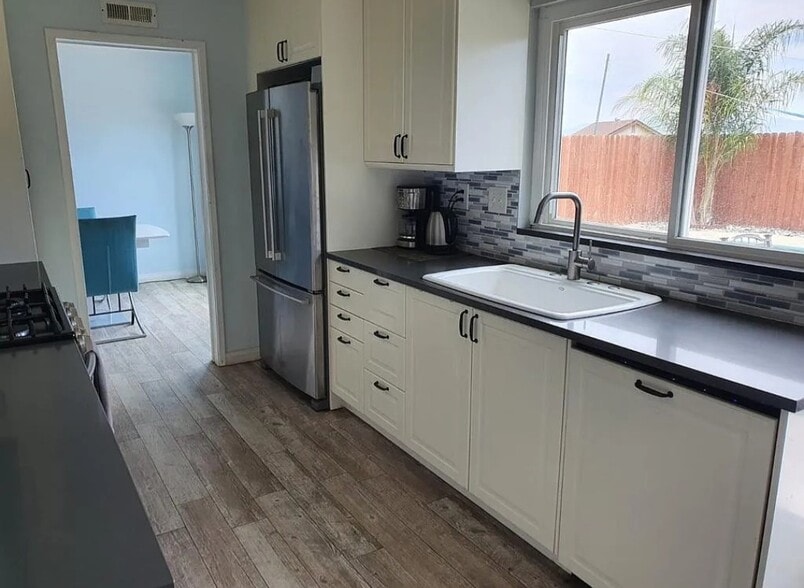 Building Photo - 6935 Simi Pl