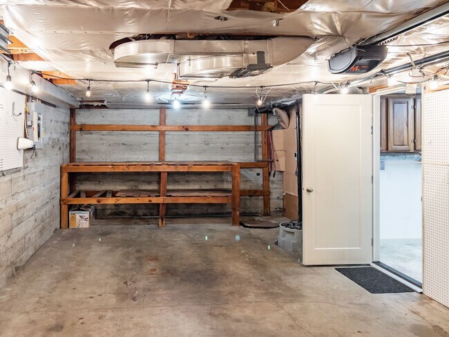 Building Photo - 3 Bedroom 2 Bath Home near Heart of Oak Ha...