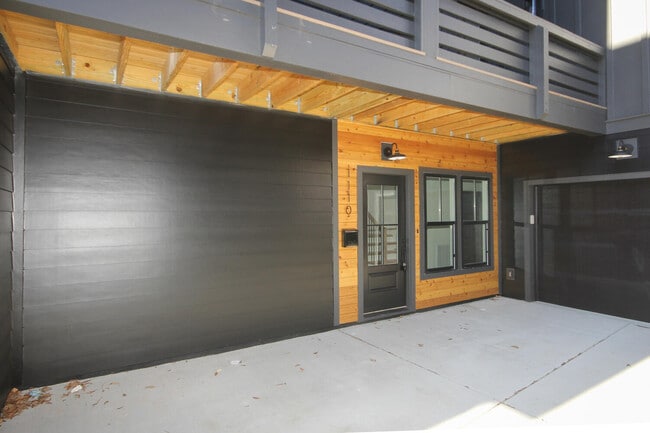 Building Photo - 1110 Greenleaf Ave