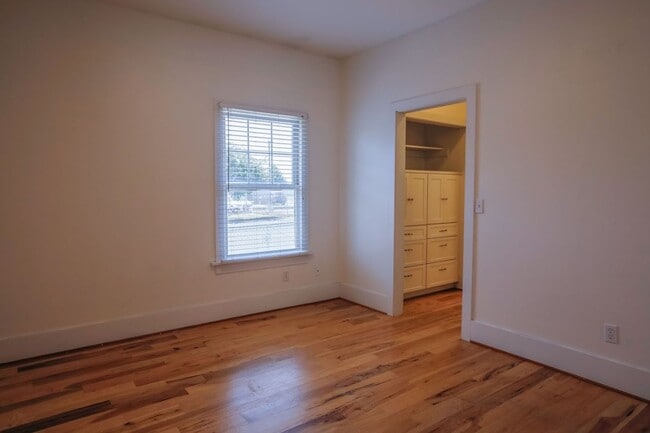Building Photo - Move-In Now and Enjoy Summertime in Coupev...