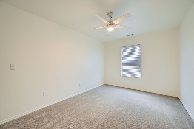 Building Photo - Fountain Townhome