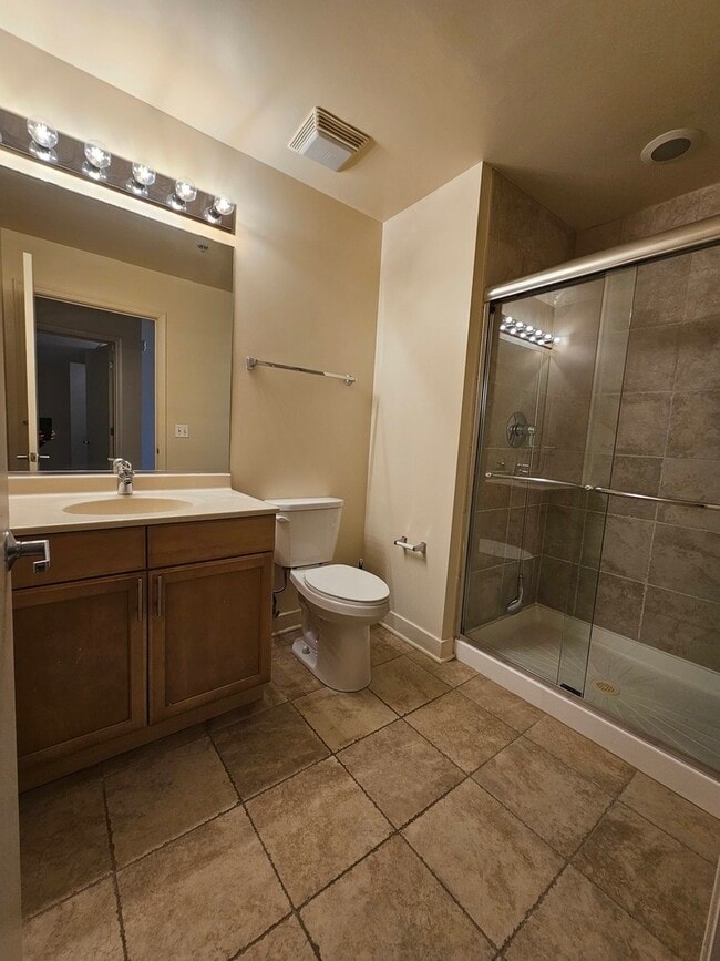 Building Photo - 320 E 21st St