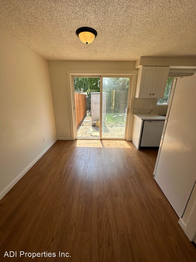 Building Photo - 2 br, 1 bath House - 22920 NE Halsey St #7