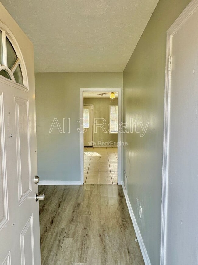 Building Photo - 3022 Montwood Dr