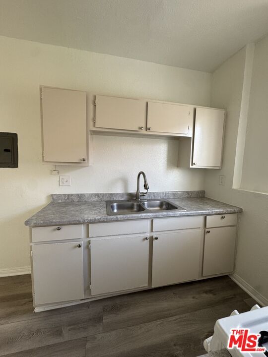 Building Photo - 920 S Hobart Blvd
