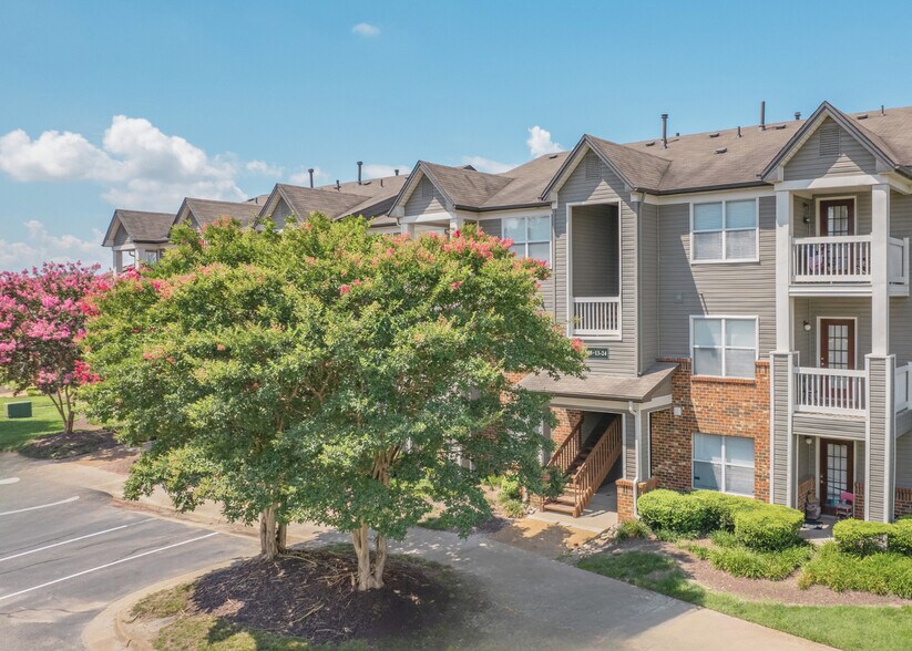 Beautifully Maintained Grounds - Bridgewater at Town Center