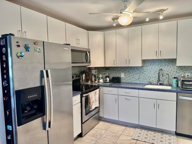 Building Photo - 1904 Bermuda Cir