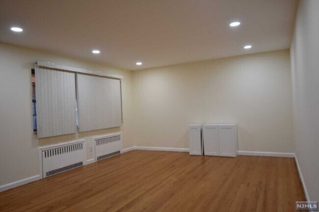 Building Photo - 356 Slocum Way