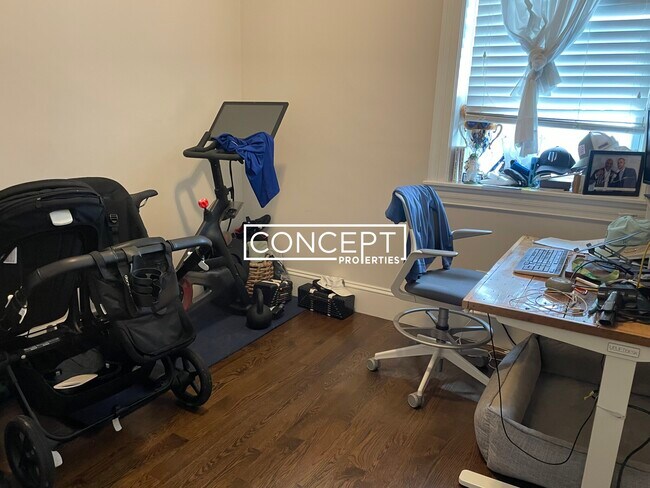 Building Photo - 2045 Beacon St