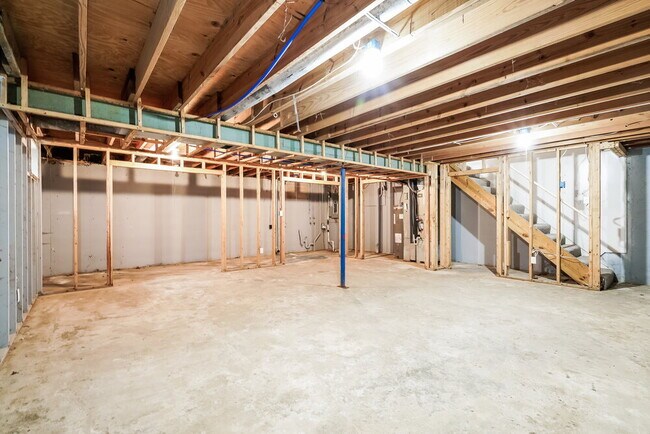 Building Photo - 819 Bitter Bark Ln