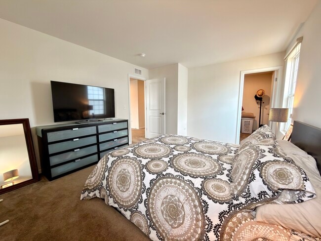 Building Photo - 12460 S Compass Ave