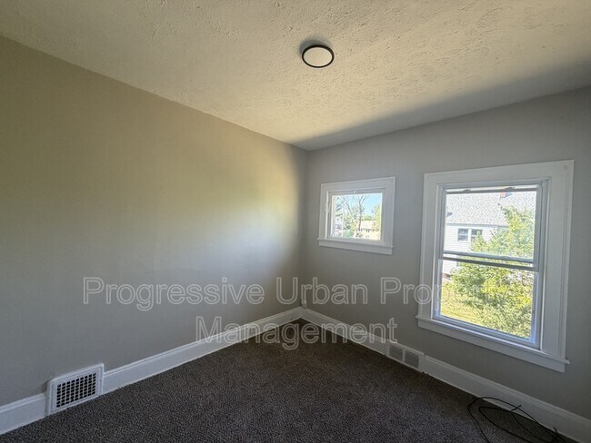 Building Photo - 3349 E 125th St